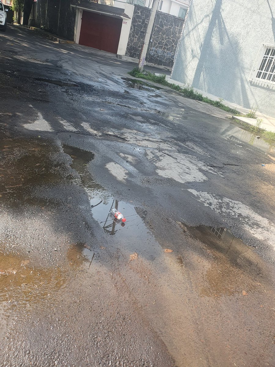Nau_sica10's tweet photo. @alfagonzalezm @Claudiashein @SacmexCDMX podrían reparar fuga de agua calle san juan bosco casi esquina con san buenaventura. San lorenzo huipulco. Gracias https://t.co/DZxiSg7Yu0