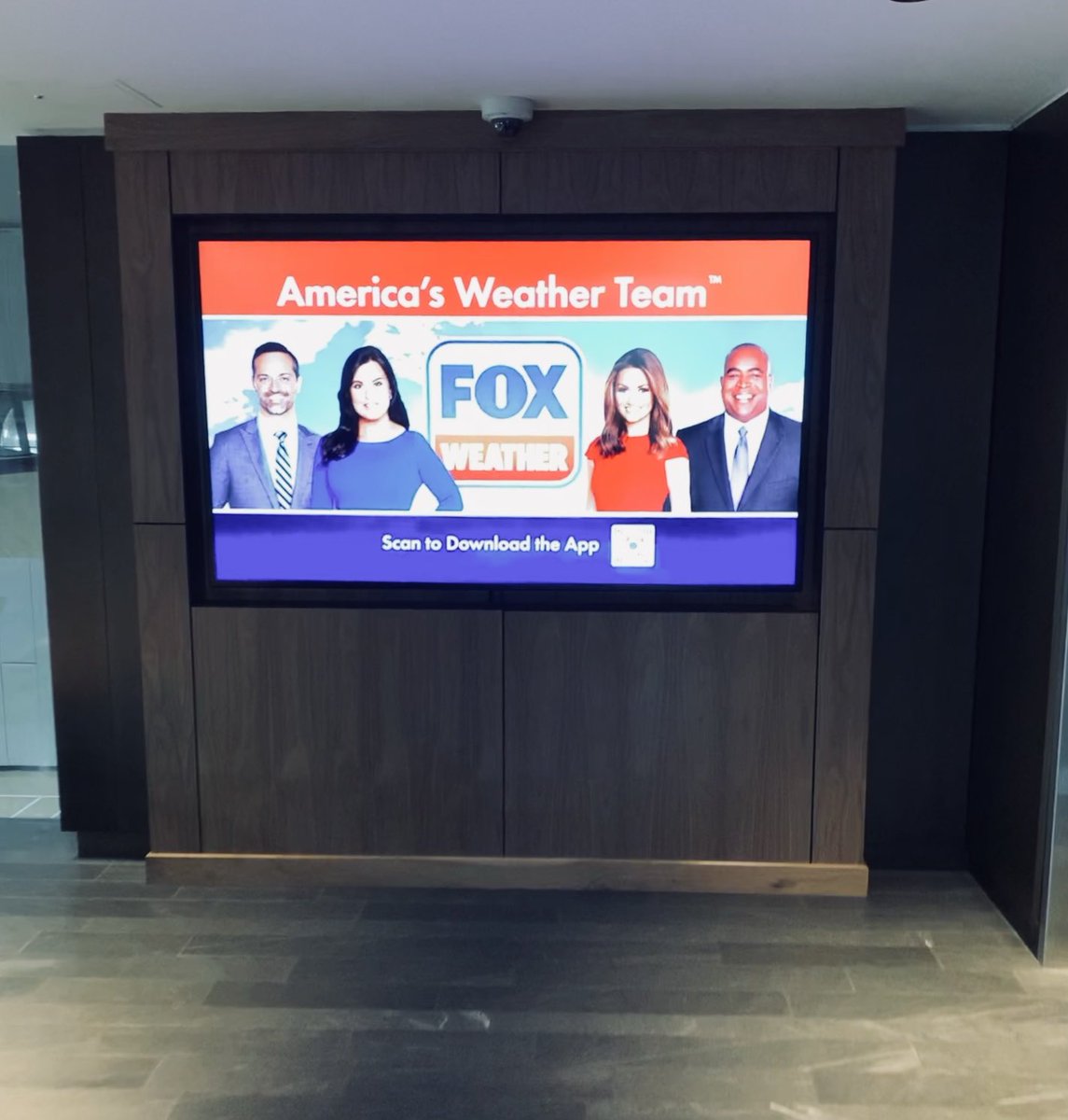 GriffinFrank's tweet image. America’s Weather Team is EVERYWHERE! Even when I hit the athletic club. Do they predict burpees and lunges?! ⁦@foxweather⁩ ⁦@amyfreeze⁩ ⁦@JasonFrazerTV⁩ ⁦@BrittaMerwinWX⁩