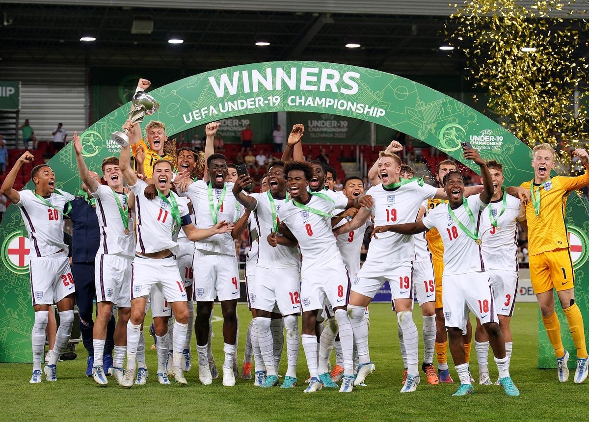 T_Sharman1998's tweet photo. European CHAMPIONS!!! What a group to achieve it with❤️‍🔥 https://t.co/z20nUgq7fO