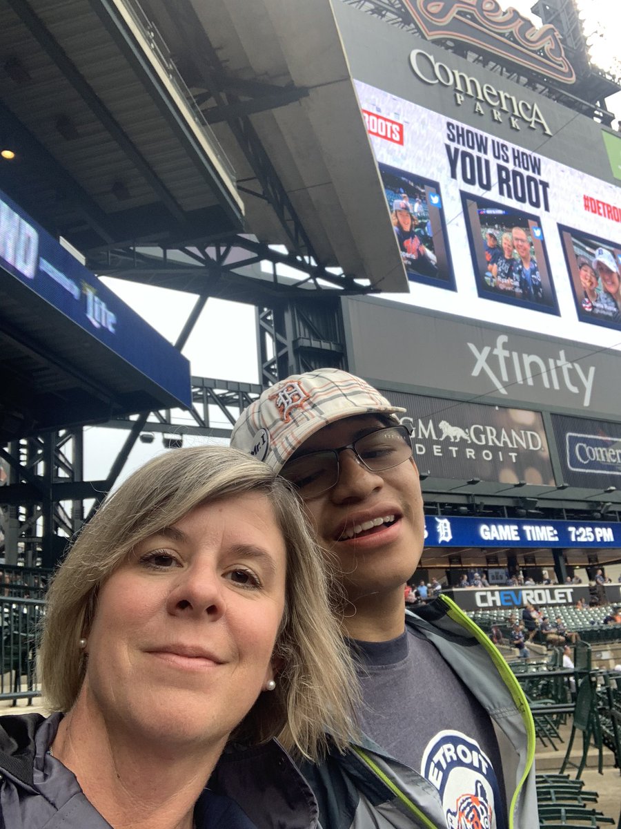 CSDecius's tweet photo. Trying to fit the #Tigers video board in the pic and keep the hair from flying. LOL https://t.co/nj9BH4lXDT