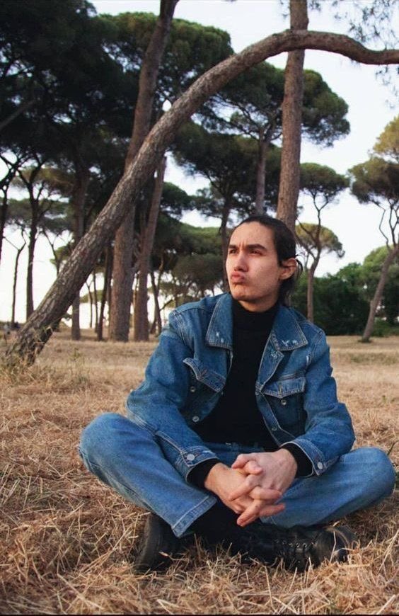 ilveroEfesto's tweet photo. +0.11 “L’amore è quando vedi nelle sue iridi l’universo intero e il mondo perde il suo senso. L’amore è quando senti il suo profumo anche mentre sei seduta su una panchina, in un parco, e sollevi lo sguardo dalle pagine del tuo romanzo, perché ti sembra che lui sia lì, attorno- https://t.co/VJgohJOT6t