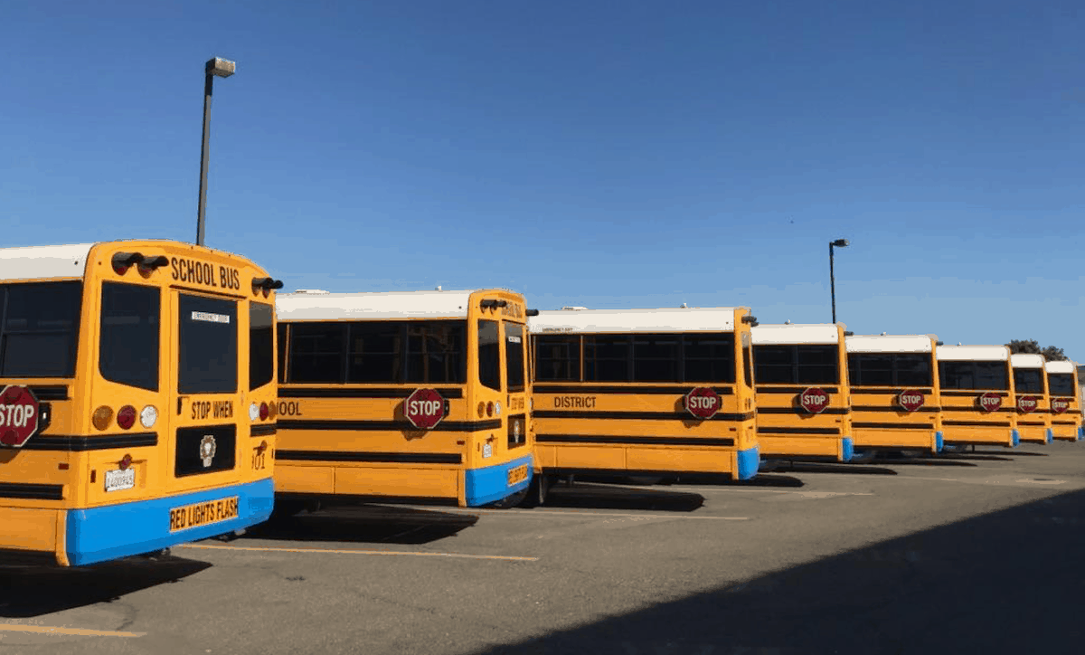 AQMD's tweet photo. The Sacramento region has the largest all-electric school bus fleet in North America thanks to the District’s #cleanair incentive awards… and that fleet just got bigger! Congrats to #NatomasUSD on its $180K award &amp; @RJUHSD on its $400K award for EV school buses. https://t.co/Wm41VXcHJZ
