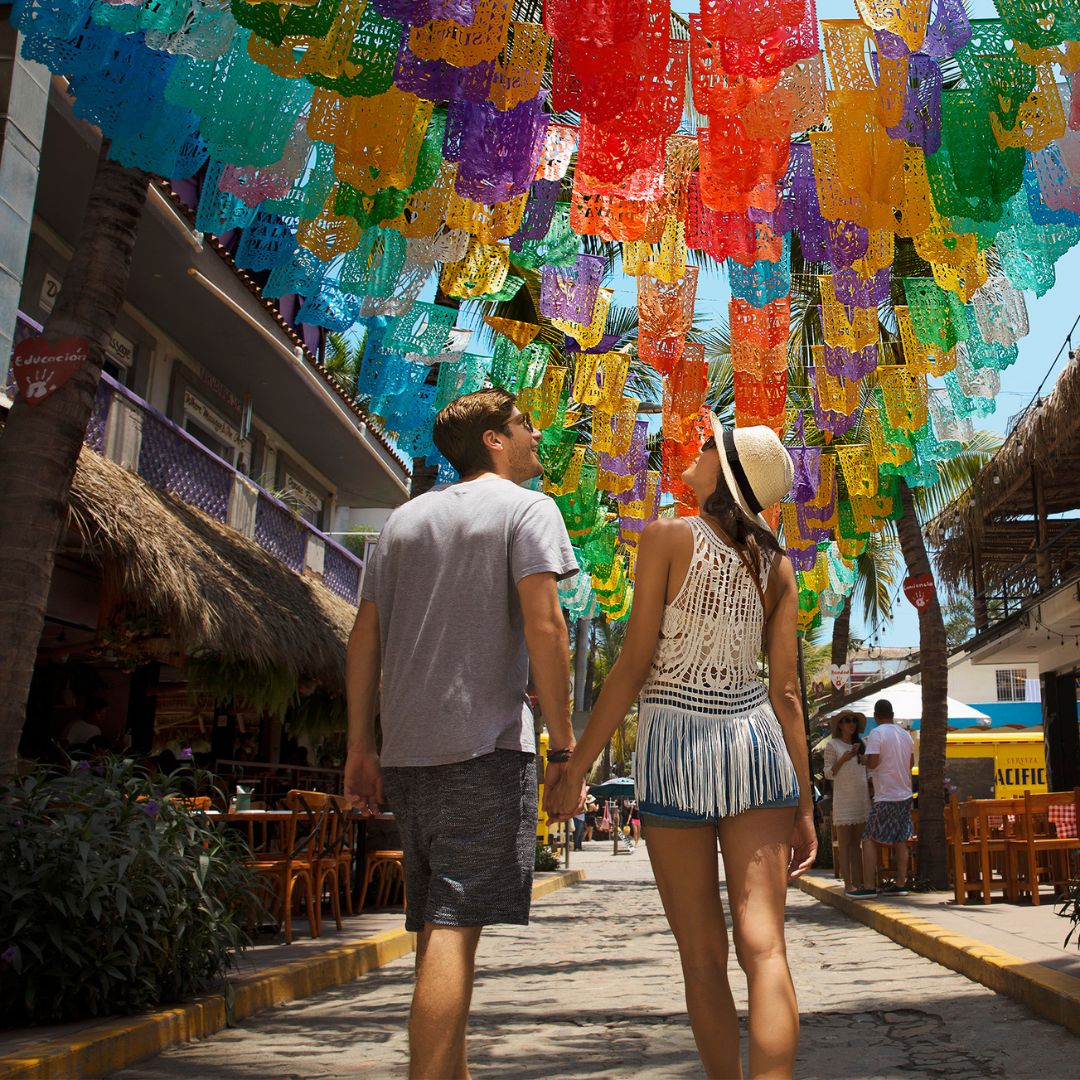 Calle Delfines, el paseo más instagrameable de #Sayulita. Este fin de semana disfruta los pueblos mágicos de #Nayarit. 

#RivieraNayarit #nayaritdespiertaloenti #pueblomagico