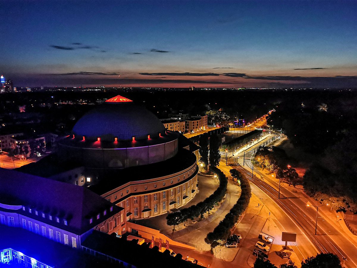 Vergesst die Exkursionen morgen nicht, wenn Ihr welche gebucht habt!

Gute Nacht!
#dnt2022 over &amp; out. 💚🌻

(Foto: © Jannik Zoubek)