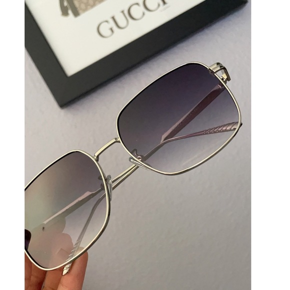 carmen_powers's tweet photo. So good I had to share! Check out all the items I'm loving on @Poshmarkapp #poshmark #fashion #style #shopmycloset #coach: https://t.co/PRk9upplAI https://t.co/PpZLUTTqME