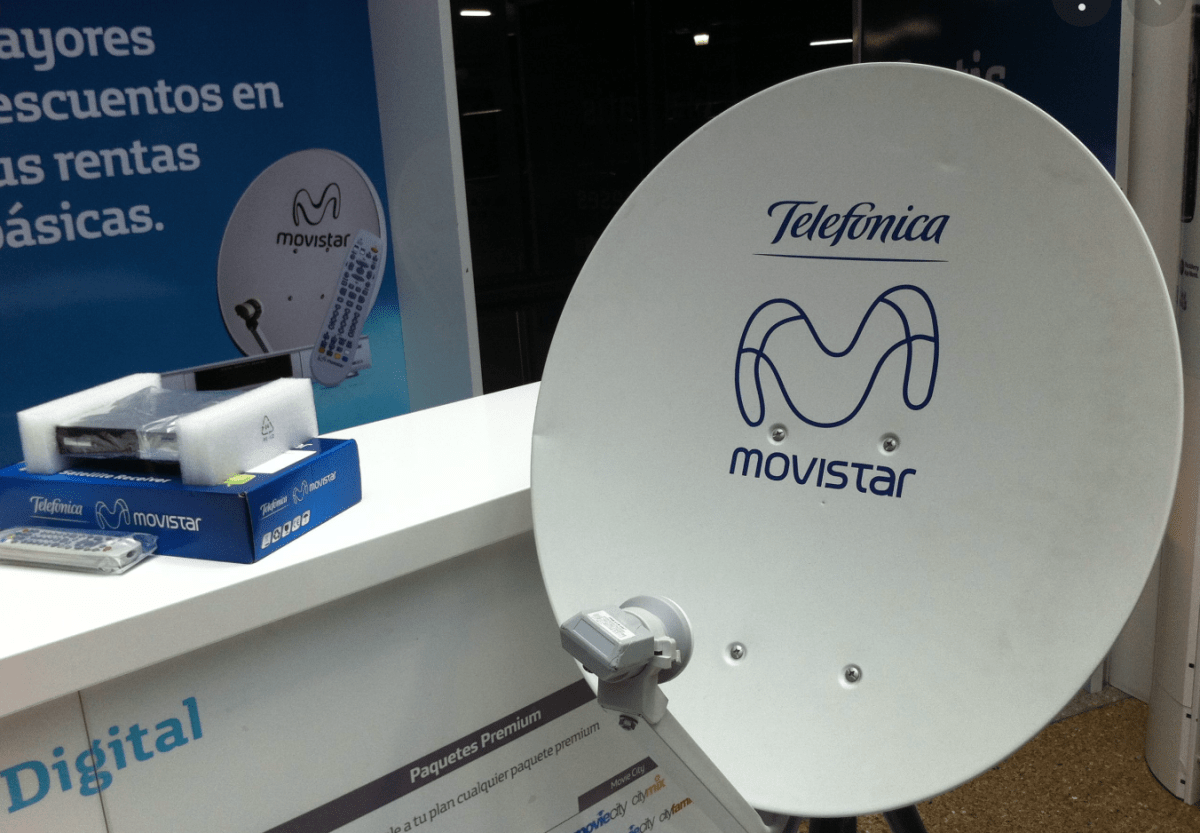 huguito's tweet photo. Movistar TV apagará servicio Venezuela a final de año https://t.co/IzRQH6EJcE https://t.co/yP4nIzHiWb
