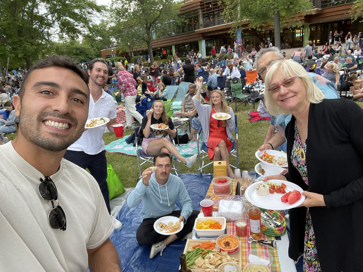 jacksack14's tweet photo. #raviniafestival 😈⏰ https://t.co/PasHV3hu5f