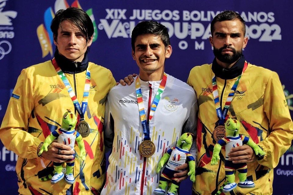 estebansoto0128's tweet photo. Hoy cierro mi participación con una medalla de Bronce en los @JBolivarianos22 Gracias a todo el equipo por el apoyo.
•
•
•
#mascolombianosquenunca #equipocolombia #depitalitoparaelmundo #racewalking https://t.co/qo217iTIxP