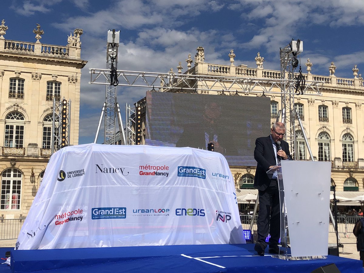 UrbanLoop_Nancy's tweet photo. Ça y est ! La nouvelle capsule Urbanloop/Lorraine INP est enfin dévoilée au public ! Et quel public ! Vous avez été nombreux à répondre présent et à avoir fait le déplacement pour venir nous témoigner votre soutien. Un grand merci de la part de toute l’équipe! Vous avez été super https://t.co/8SUVNyDm2X