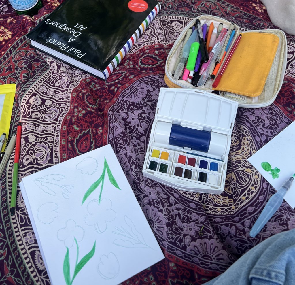 BarbianaLiu's tweet photo. It was so nice to picnic + art lesson with @cccamioh at Central Park 🧺🎨🍰 https://t.co/b4JKNliuev