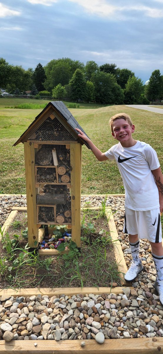 Carla Schneider (@wildschneid) on Twitter photo Checking out the amazing bug hotel... and played some basketball. <a href="/KC_SunshineKids/">Miss Courie and Mrs. Koby</a> Checking out the amazing bug hotel... and played some basketball. <a href="/KC_SunshineKids/">Miss Courie and Mrs. Koby</a>