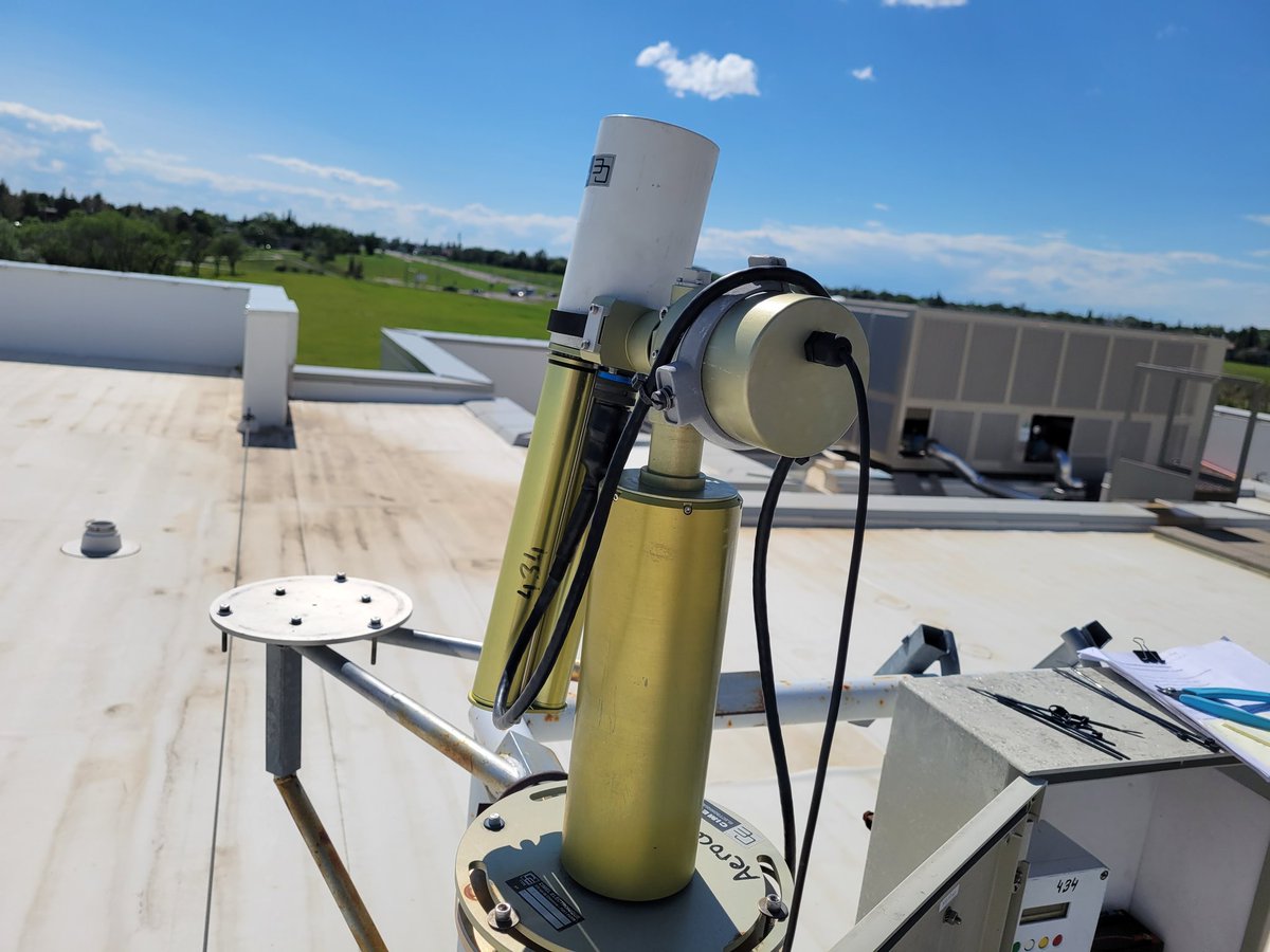 CraigaCoburn's tweet photo. Fixed the stupid robot for about the tenth time this year...we're both getting too old for this. #NASA #aeronet https://t.co/rZxvuhZxdD