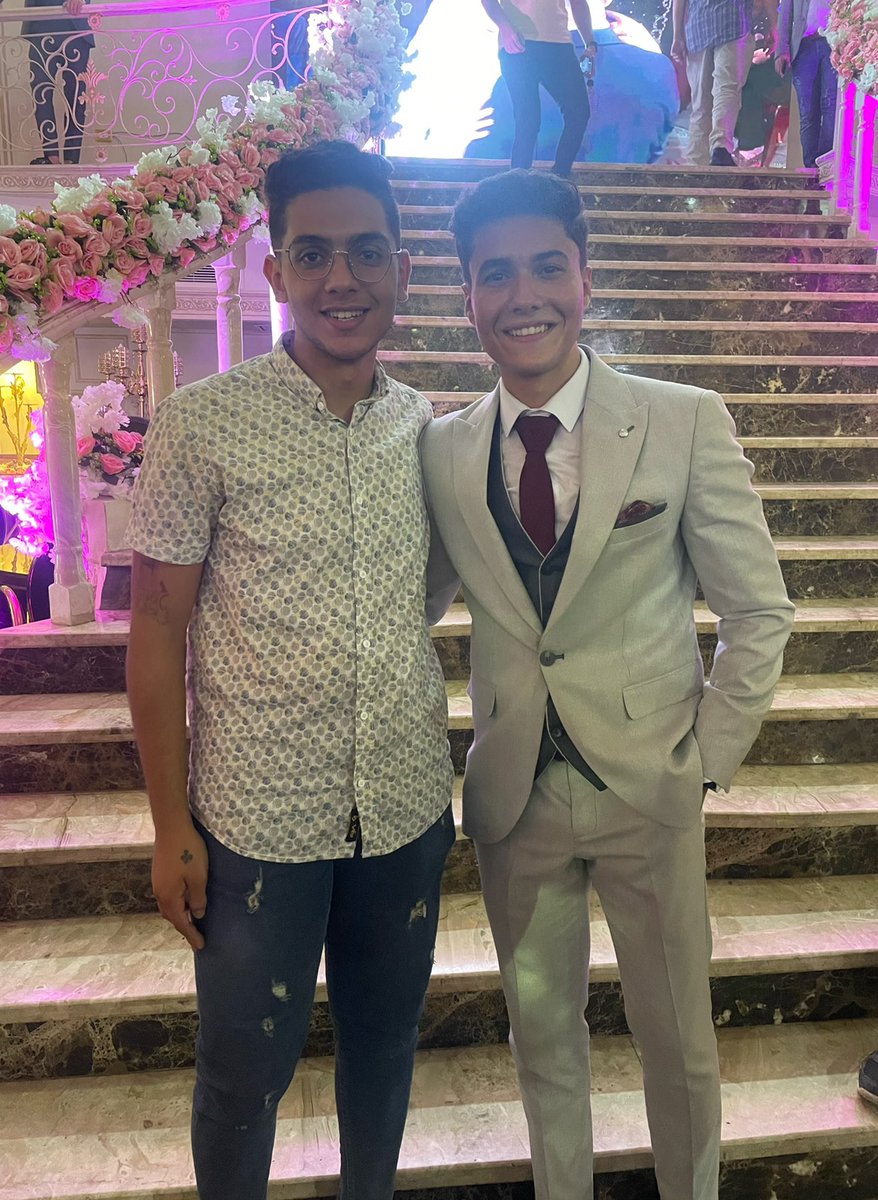 دا مينا صحبي وصديق طفوله كان ونعم الأدب والاخلاق وانا اشهد بدا … مينا كان اطيب خلق الله مينا محدش شاف منه حاجه وحشه ابدا الكل كان بيحبه مينا كان مجتهد في دراسته وملتزم جدا وكان شغال علي توك توك وبيساعد اسرته … مينا صحبي اتقتل غدر وحقه لازم يرجع.. فعلوا الهاشتاج اللي في الريبلاي