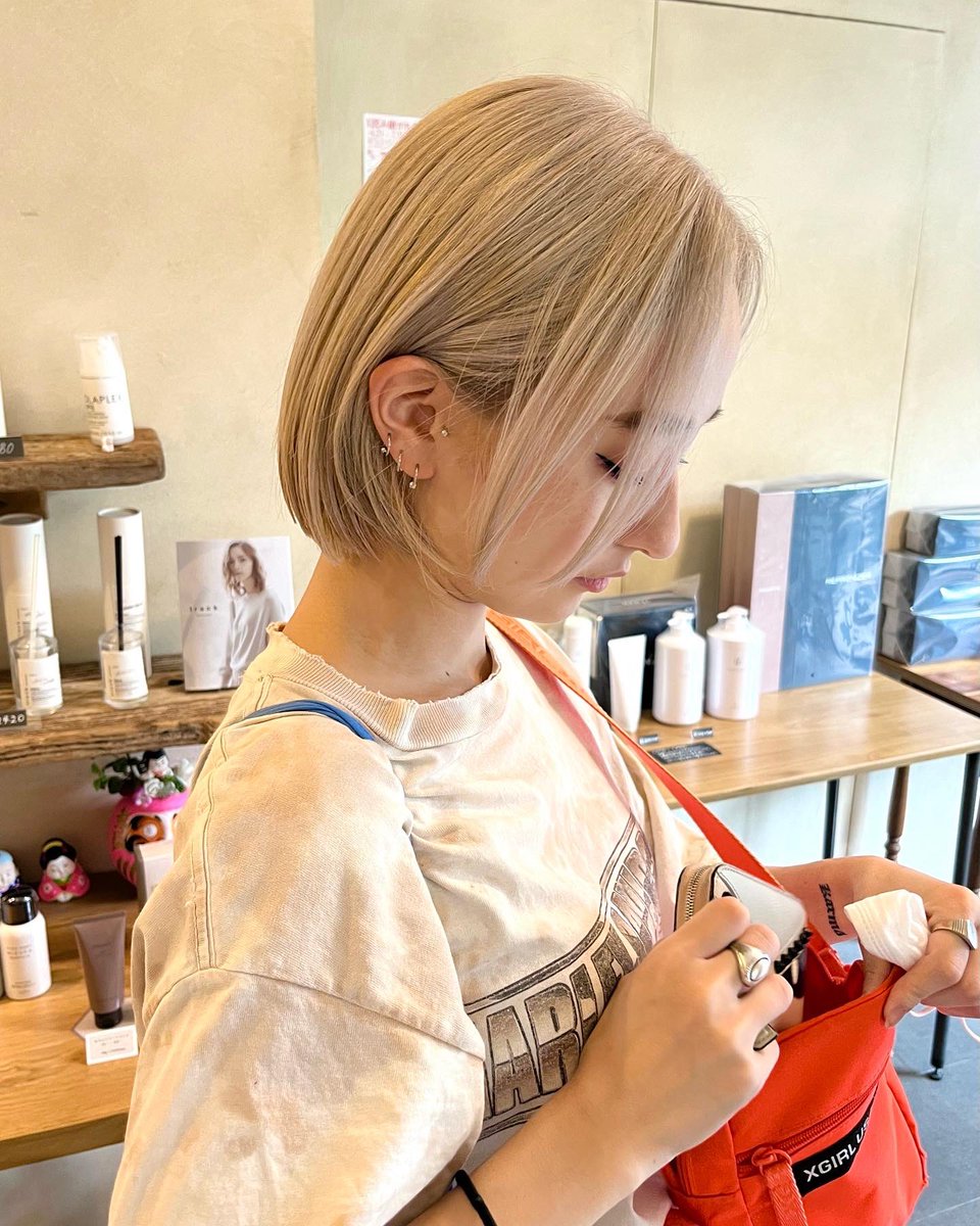 deco_tomohiro's tweet photo. 【1日1名限定】
7/4（月）カラーモデル募集しています！
場所：渋谷
open:10:00

ケアブリーチwカラー
¥6000

練習ではなくスタイル写真用に募集してます！

#カラーモデル #カラーモデル募集 #ダブルカラー #ハイトーンカラー #渋谷美容室 https://t.co/SdjE7bmvby
