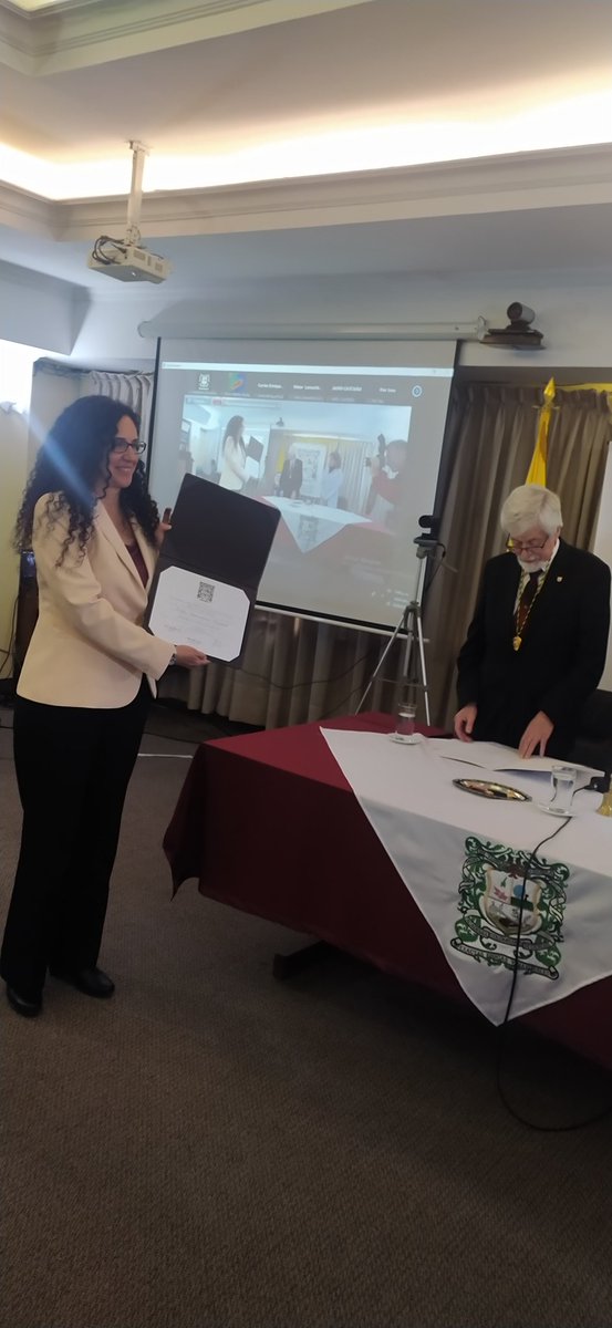 arturocortes87's tweet photo. Felicitaciones @darmenteras por este reconocimiento de años de dedicación a la ciencia y la academia que hoy se ven reflejados en su ingreso a la @acadcienciacol. https://t.co/EbH0FajIRQ