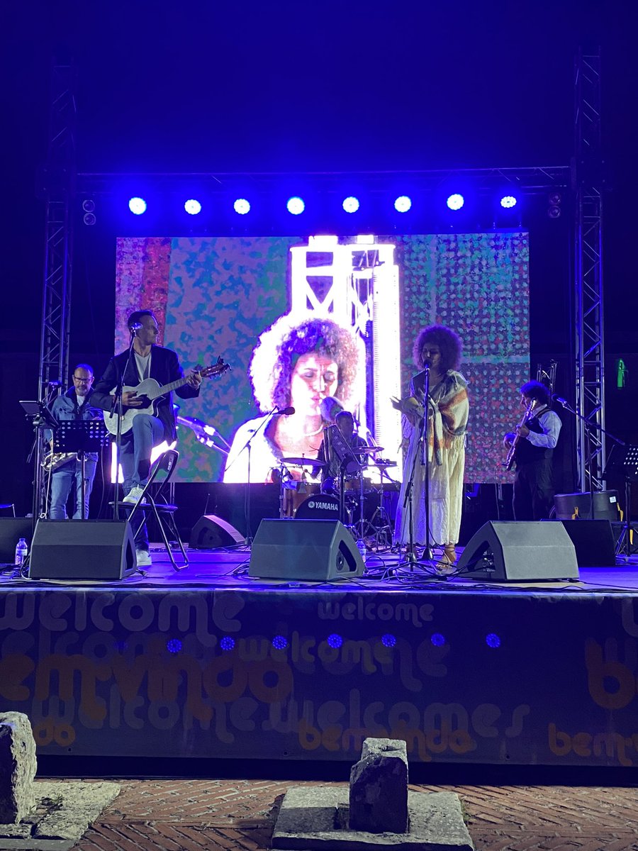 OTH17B's tweet photo. Belle rencontre avec #soukainafahsi #chanteuse et #compositrice à #fabricadapolvora #lisbonne . Une voix douce et mélodieuse du #Maroc inspirée par des courants aussi bien extérieurs #flamenco #blues #jazz qu’intérieurs #melhoun #gharnati #aita. Bravo pour la belle performance https://t.co/YIclb1WTLe