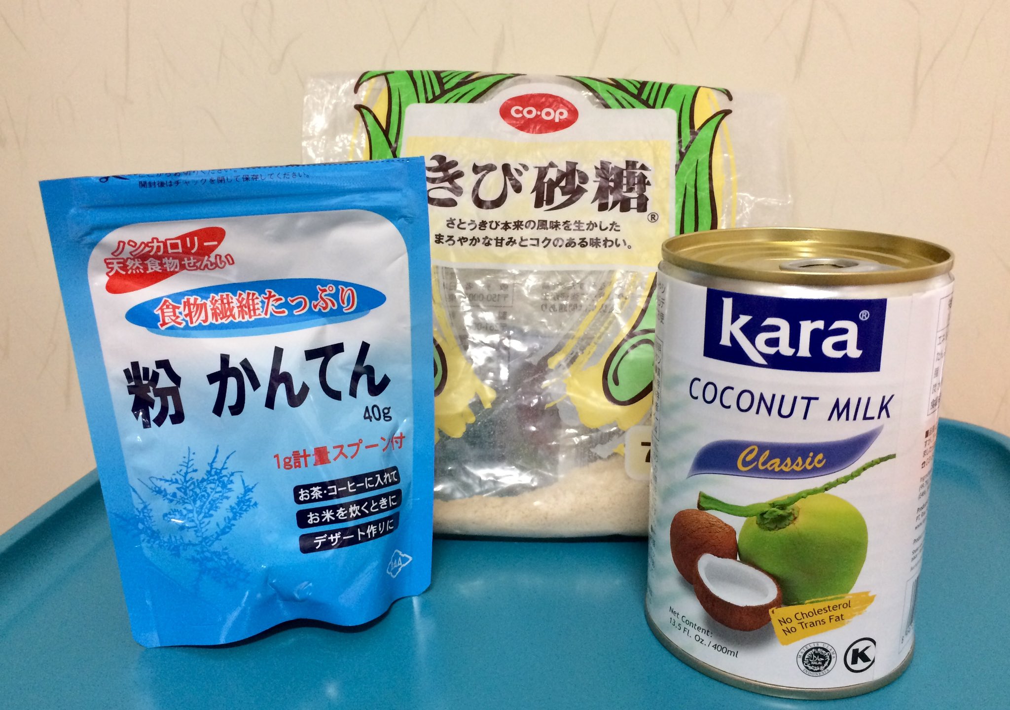 ゆでおにぎり 防災レシピ ポリ袋おやつ ココナッツミルク寒天 ココナッツミルク400g 1缶 粉寒天3g 砂糖 カップにポリ袋をかぶせ約80mlのメモリまで入れた量 アイラップに寒天と砂糖を入れてよく混ぜ ココナッツミルクを入れてもみ 袋の空気を抜いて