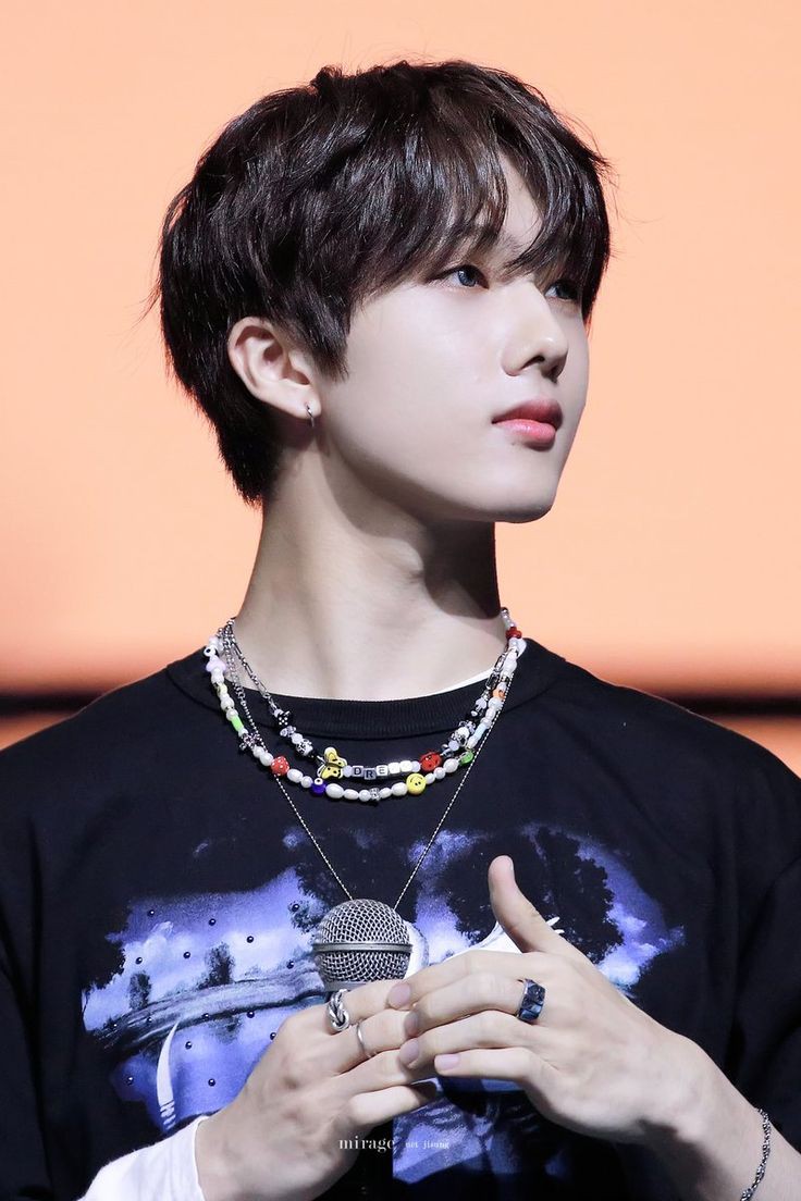 —A Thread—

WHO IS PARK JISUNG ?

Park jisung, salah satu idol korea yang berada dalam naungan SM entertainment. Dia adalah salah satu anggota termuda nct yang multitalent, ia berada di unit nct dream. Dia adalah main dancer, sub-vokalis, rapper, songwriter sekaligus aktor cilik.