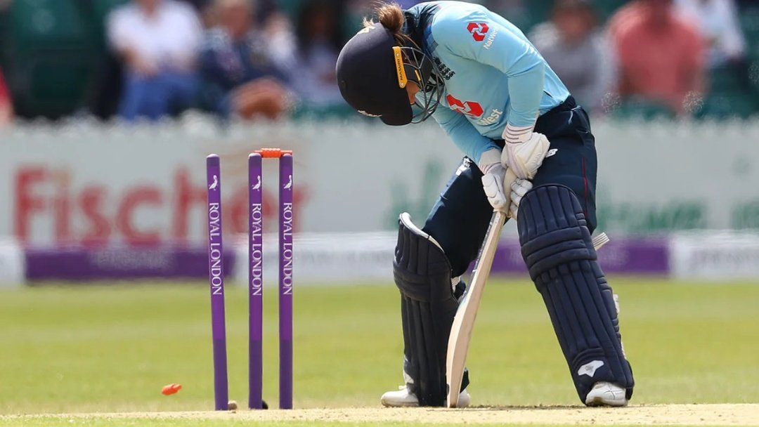 awcwvlc's tweet photo. #OTD in 2019!
Our Ashes defence started with a victory in Leicester ๐๐
You'll probably guess the batter, but can you guess the bowler who did this?
#Ashes2019 #CmonAussie https://t.co/vMLp60Ursq