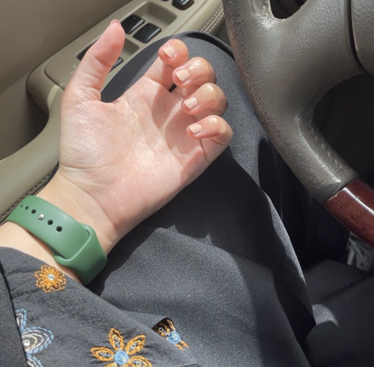 اضافري كلها ضعيفه وكل شي استخدمته عيت تقوى واذا طالت شكلها يزعل