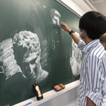 【話題‼】美しすぎる石膏ヘルメスの黒板アートがTwitterで話題になっている!