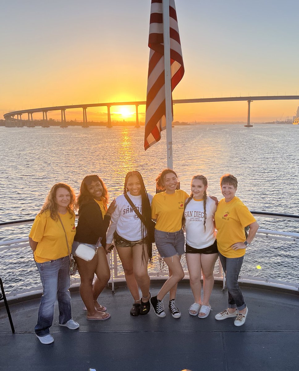 HeightsFACS's tweet photo. “Toto, I don’t think we are in Kansas anymore”. @HeightsHSusd259 FCCLA members attending the 2022 Kansas Delegation cruise night in the San Diego Bay. A truly memorable experience. #heightsfccla @fcclaNLC @KSFCCLA https://t.co/n8cvar74XM