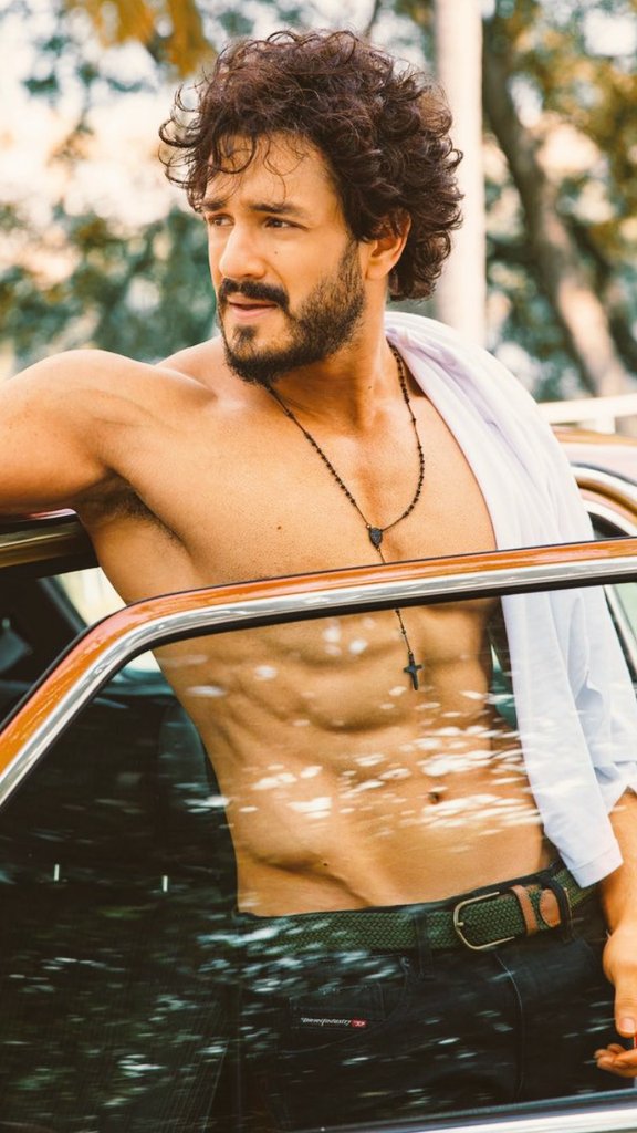 ViratAkhilHari8's tweet photo. .@AkhilAkkineni8 🔥 
#Agent #AgentLoading 
#AgentTeaser 
Almost teaser date &amp; movie release date confirmed 👌👊
July 10th teaser 
Sep 30th movie release 🔥 
Day 1 Lekkalu 20+ cro nundi start avuthayi mark my words 🔥 
Just positive talk enough for this man..  76+cro #AAwalk https://t.co/rPofthn11K