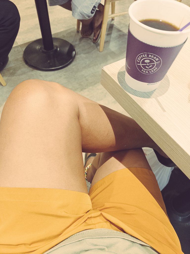 juzh20's tweet photo. Coffee break @the coffee bean. https://t.co/0MJv3KrEBl