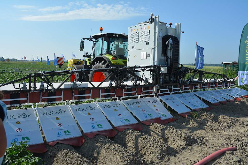 Fotoserie: Nucrop doodt aardappelloof door electrocutie | Akkerwijzer.nl akkerwijzer.nl/artikel/494144…