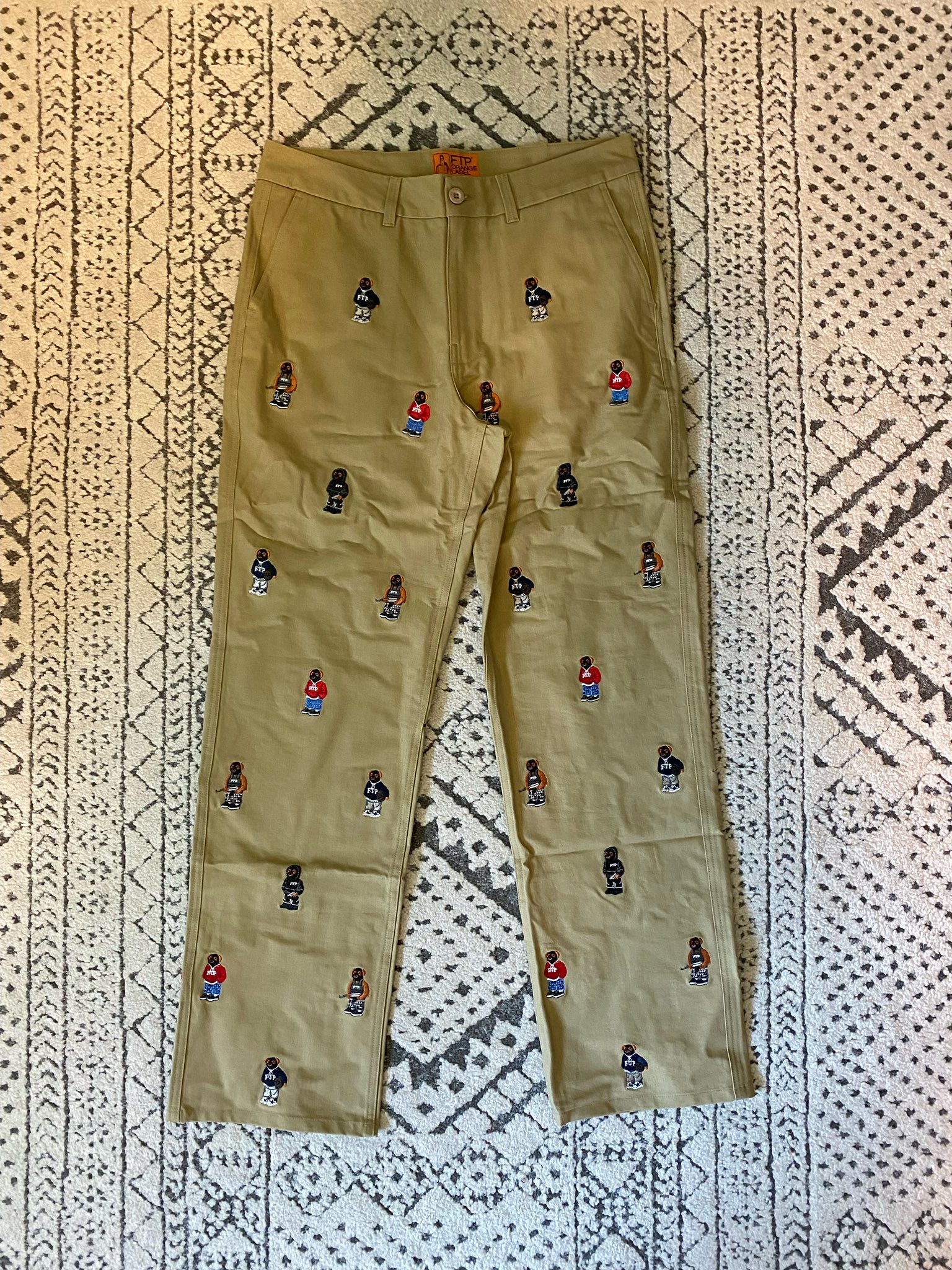 パンツ FTP Bear Chino Pant FTP Bear Chino Pant Khaki Men's - SS23 - US