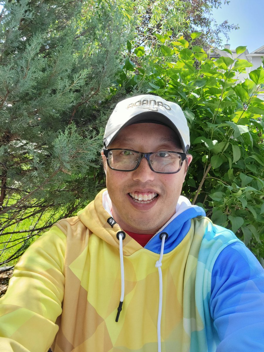 JonWongYYC's tweet photo. Happy Canada Day 🇨🇦! While we enjoy our beautiful country, take a moment to remember that other parts of the world are still under siege.
Thanks to @WBrettWilson for this
Hoodie that show support for Ukraine.
#freshhoodsforukraine
#SlavaUkraine
#StandWithUkraine
#wbrettwilson https://t.co/3tErbiR6my