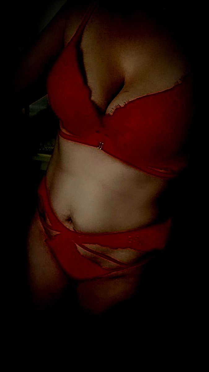 What's red & white all over?!

#HappyCanadaDay #CanadaDay #nsfw #FriskyFriday