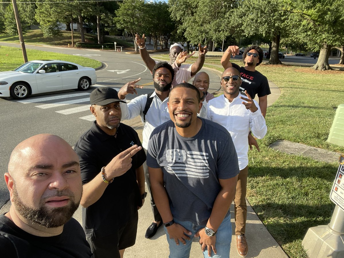 agilecloudcons: RT @Sharif_Shaalan: Post @dreamincolorsf #dreamincolor22 dinner with this fine crew of gentlemen! 💪🏽💪🏽