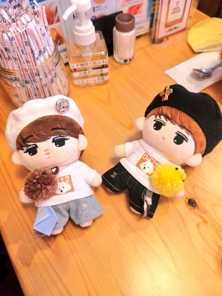 keeptryingakira's tweet photo. お楽しみの帰りのお食事❤
今日はコメダ珈琲☕️だよ。
2人ともいい子で付き添い出来たもんね👏👏👏
大きなクリームソーダ🍹
シロノワールも。
美味しかった😋😋ね💕
おなかいっぱい(*´﹀`*)
#exodoll #kaidoll #KAI #sehundoll #SEHUN #카이인형 #키이 #세훈인형 #세훈 #ぬい撮り #ぬいと暮らす365日 https://t.co/rFJjhjHSCR