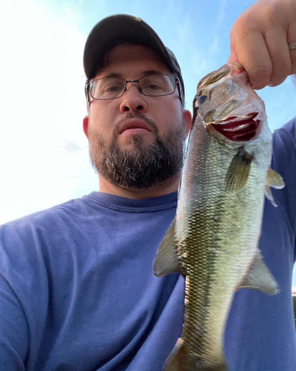 FAAN_910's tweet photo. Had an hour to fish. He hit a @6thsensefishing Speed Wake. Finally caught a bass on my @favoritefishing Defender rod and reel that I won in the New Years giveaway. https://t.co/1RpmICpwNS