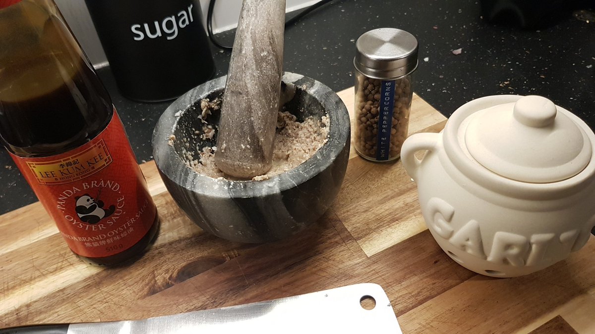 Zombie_Millsie's tweet photo. When you cant sleep.. what's a Chef to do... I know.. I'll prepair a Marinate for Pandan chicken tomorrow #ZombieMob #zombiechef #zmss #zinu #cheflife #cooking #thaifood https://t.co/sElN2ikOxk