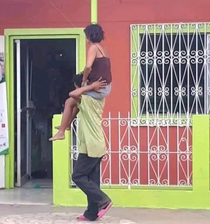 A sogra: "só não vai mimar muito ela"

Eu:
