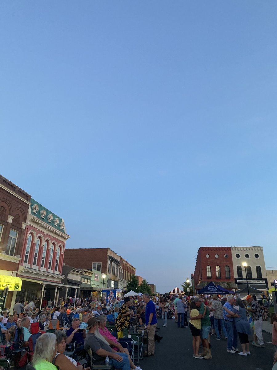 springfield_tn's tweet photo. Thank you #SpringfieldTN and Historic Springfield Events for another unforgettable First Friday Night Market! 

Mark your calendars for August 5 when Ten Year Town performs live! https://t.co/tBgwQ48e5a