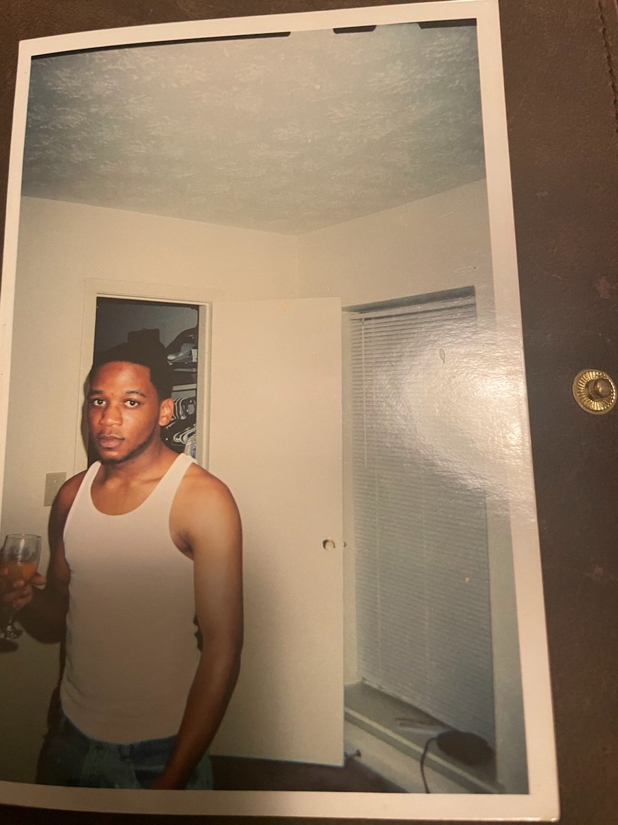 Eh_Longstory's tweet photo. 19 years old in Atlanta, #GreatTimes #Younggit #circa06 https://t.co/GESj4YqJTK