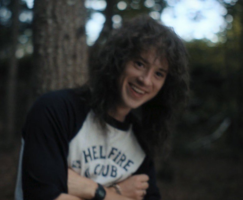 this_annee's tweet photo. eddie munson você foi GIGANTE!

#StrangerThings 
#StrangerThings4Vol2 https://t.co/tJoxpkOaFF