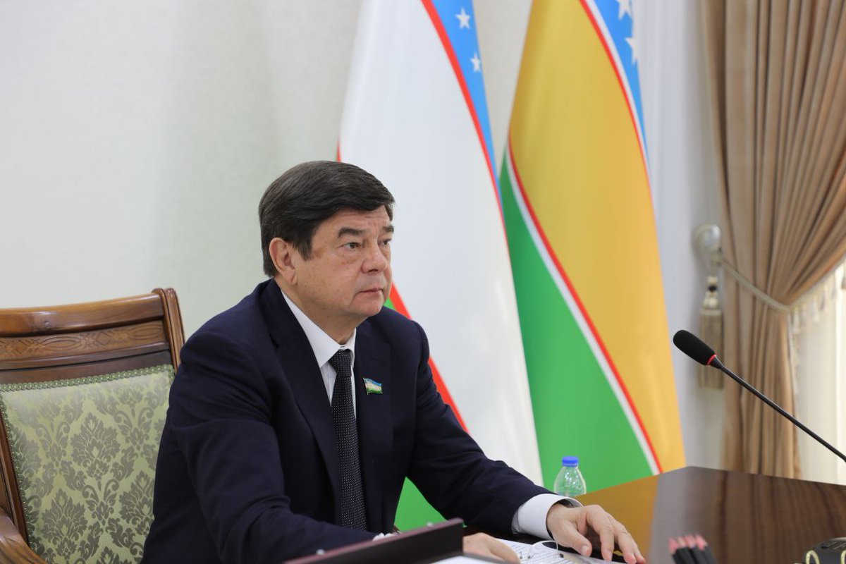 Navbahor's tweet photo. Murat Kamalov, 62, head of Karakalpakstan/chairperson of the autonomy's parliament, has been meeting with the protesters in Nukus during the rallies in central bazaar on July 1 and afterwards, according to sources. Kamalov's message: Karakalpakstan won't lose its current status. https://t.co/1yEXlIDybW