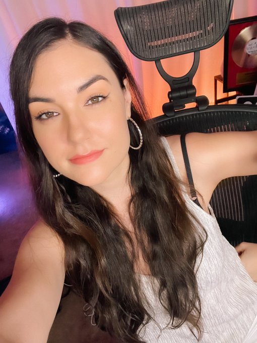 Late start had some audio issues but I&rsquo;m live now linked below https://t.co/ryy4e2eFkl