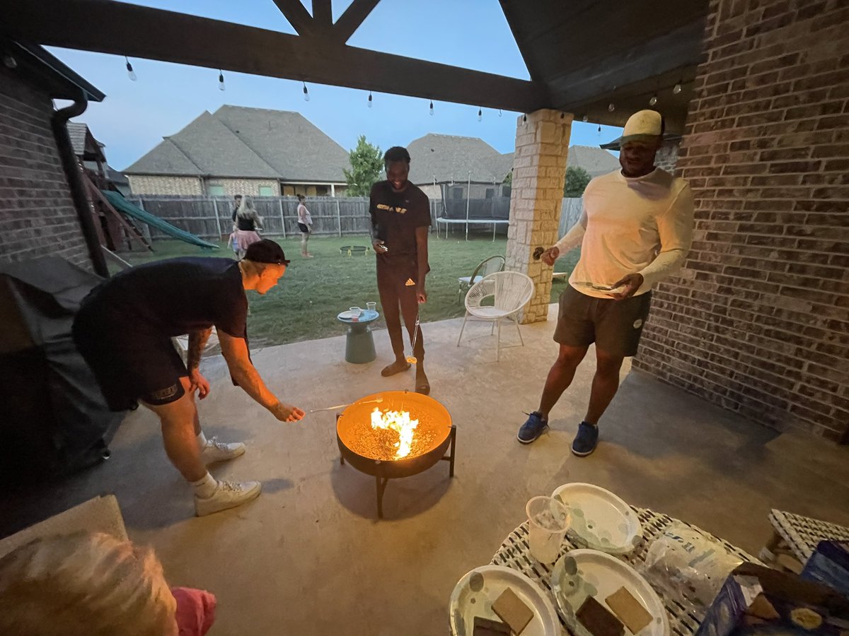 Spike Ball and S’mores with the <a href="/ORUMBB/">ORU Basketball</a> family for the win! 🇺🇸