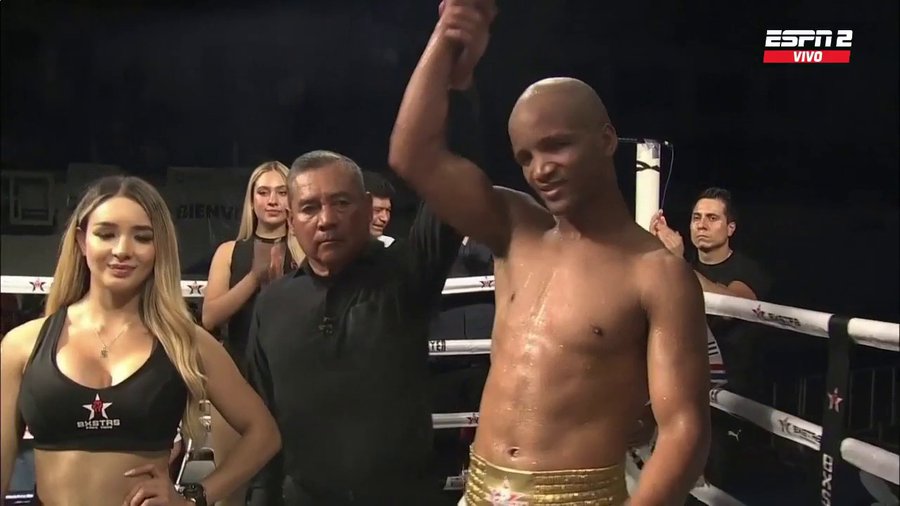 CirculodEspera's tweet photo. ✅ #Boxeo
📍 Monterrey
▫️ Victoria cómoda de Roniel Iglesias sobre Agustín Lugo luego de ocho asaltos.
👌🏻 Decisión unánime:
🥊 79-73
🥊 78-74
🥊 80-72
📷 @ESPNKnockOut
#Cuba #Roniel #Profesional https://t.co/DLUMNIos6E