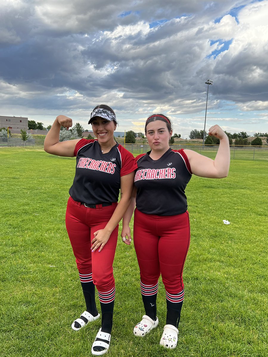 FirecrackersZ's tweet image. It’s hard going into a big tournament like Colorado with only 2 pitchers. But these young ladies pulled thru and gave 💯!! We are proud of these girls for hanging tough 💪🏼@biaancaaa06 @PaigeOntiveros