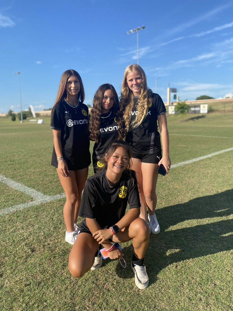 izzyalarconvo's tweet photo. It’s signing day! Excited to kick off the season with my new teammates!
.
.
.
#bvbiantx #bvbga #bvbntxga #galeague #bvbsoccer #bvbinternationalacademy #signingday #signingday2022 #ntxsoccer #girlsacademy #girlsacademyleague #girlsacademysoccer https://t.co/E8PuBXgX2B