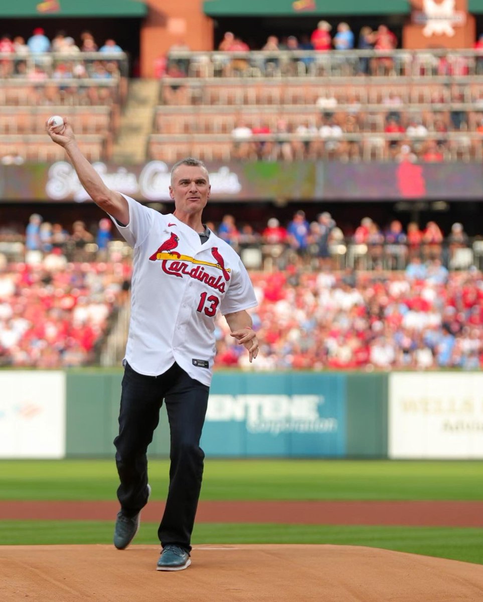 SharynRyan17's tweet photo. Flashback to last Friday when @BrendanRyanMLB threw out the 1st pitch and the whole fam got to be a part of it! Thank you to the @Cardinals  for being so welcoming and making this trip so special❤️⚾️❤️ https://t.co/xfd9ZtdSDZ