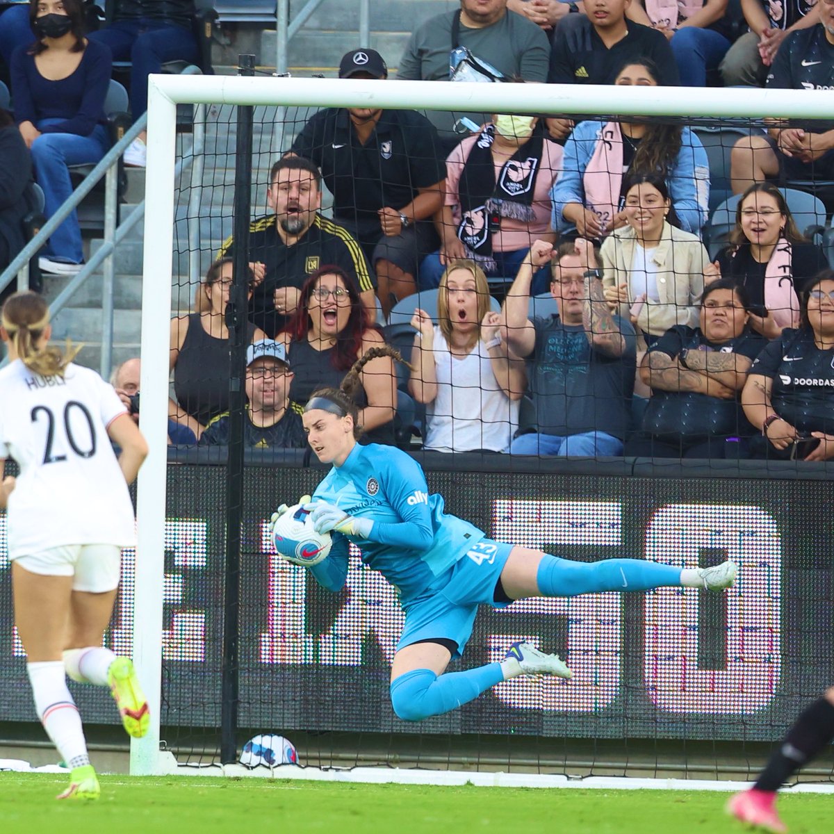 😱

<a href="/Seashelb11/">Shelby Hogan</a> showin’ out in her NWSL debut 👏
