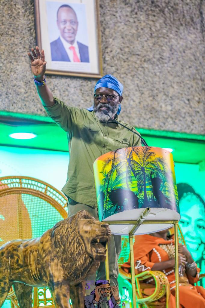 Kijanayaaa's tweet photo. Who will you vote for as Next President.RETWEETS for WAJACKOYAH &amp; LIKES for RUTO.
#OnNetflix #WhatsApp #Ndii #Matiangi #TingizaMti https://t.co/GfRRTlgbL8