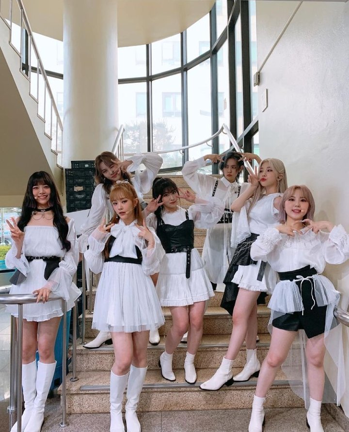 migroou's tweet photo. yeojin🤝🏻lena https://t.co/j8wKbdbjaf